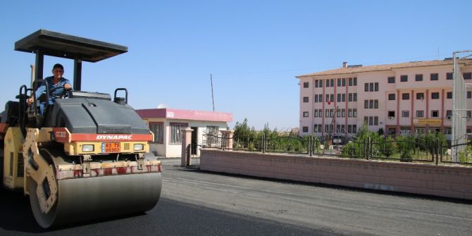 Büyükşehirden Akçakale’de Sıcak Asfalt Hizmeti