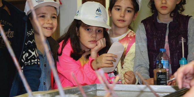 Minik Öğrenciler Ebru Sanatını Öğrendi