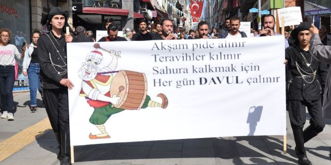 Giresun’da Ramazan Davulcularının Korsan Davulcu Eylemi