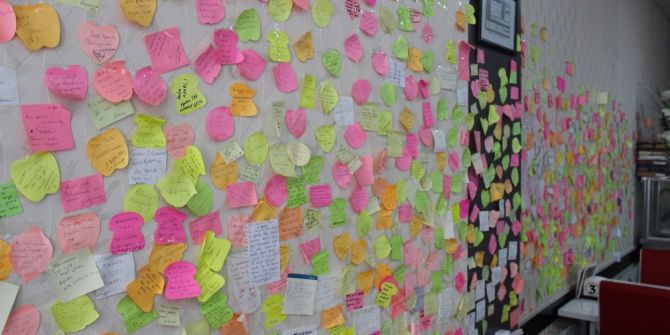 Müşteriler Duvar Yazılarına Yoğun İlgi Gösteriyor