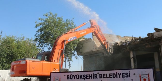 Şanlıurfa Eski Sanayi Kentsel Dönüşüm Projesinde Yıkım Çalışmaları Sürüyor