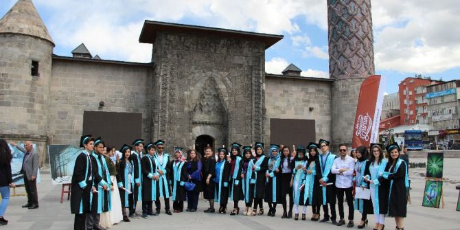 Lise Öğrencilerinden Mezuniyet Sergisi