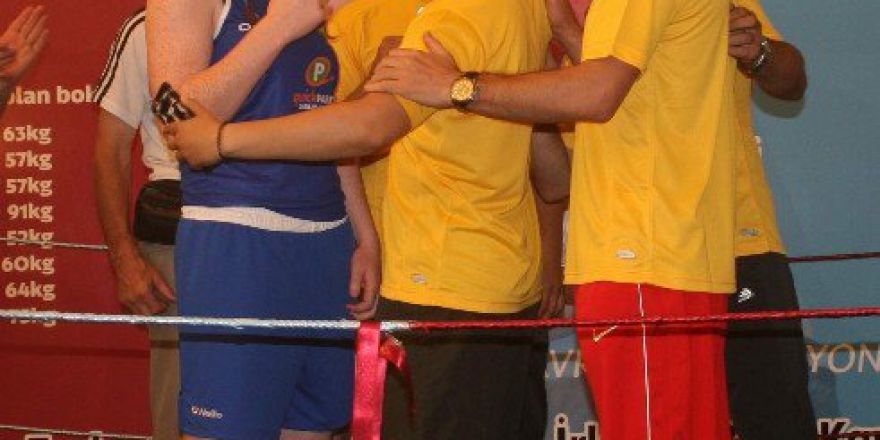 Boksörler Forum Trabzon’da Müsabaka Öncesi Tartıya Çıktı