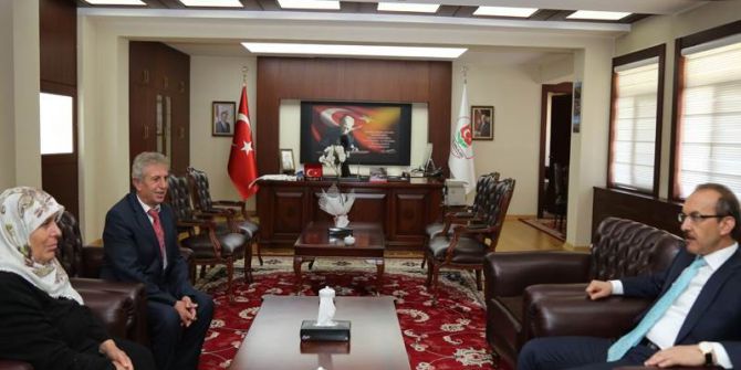 Vali Yavuz Yılın Annesini Makamında Ağırladı