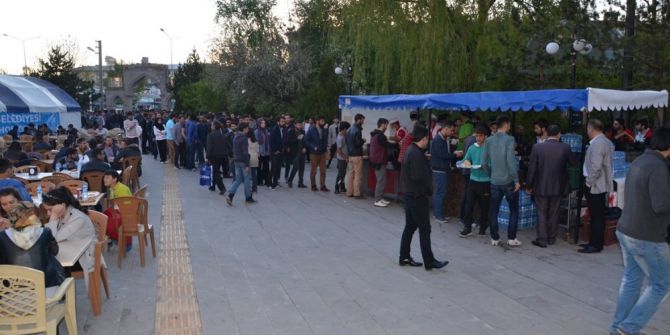 Başkan Bulutlar, Vatandaşla İftar Sofralarında Buluştu