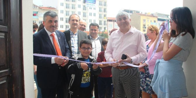 Ortaokul Öğrencilerinin Yıl Sonu Sergisi Açıldı