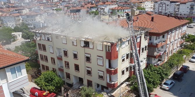 Çatıdaki Yangın Korkuttu