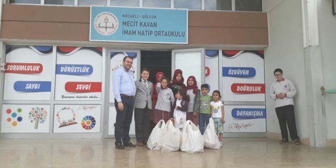 Gölcüklü Öğrencilerden Suriyeli Kardeşlerine Yardım