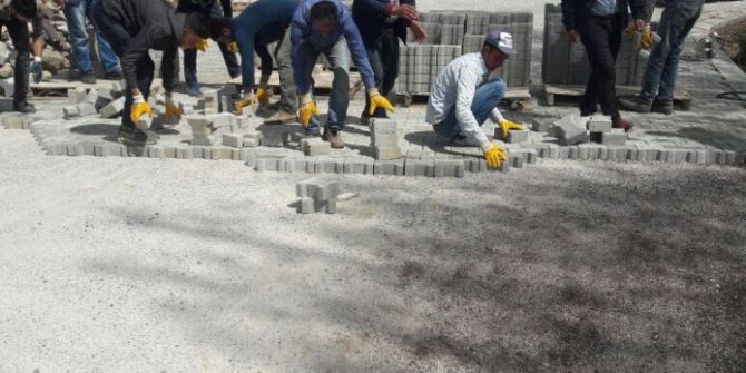 Çaldıran Belediyesinden Parke Taşı Döşeme Çalışması