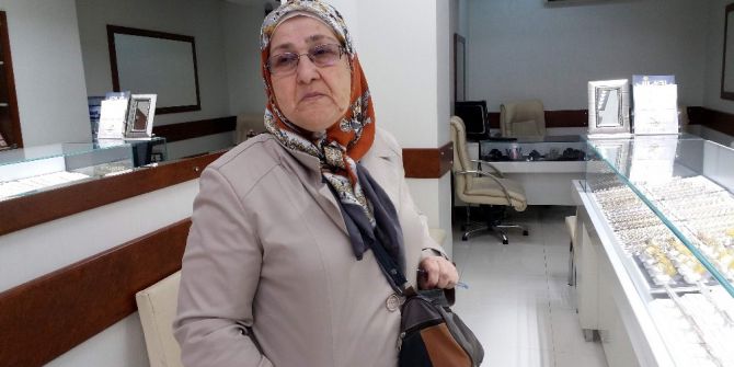 Yaşlı Kadını Daha Fazla Dolandırılmaktan Kuyumcu Kurtardı