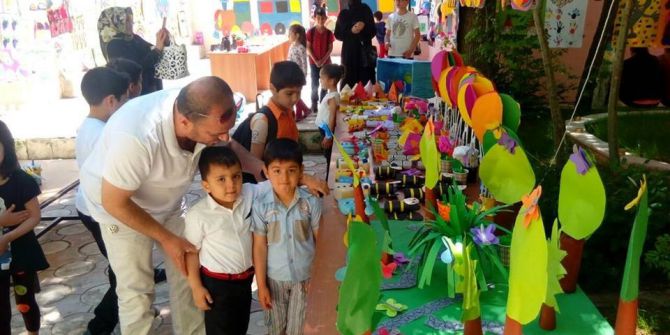 Minik Öğrencilerin Yılsonu Sergisi Yoğun İlgi Gördü
