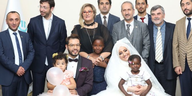 Fedakar Türk Öğretmenlere Afrika’da Dillere Destan Düğün