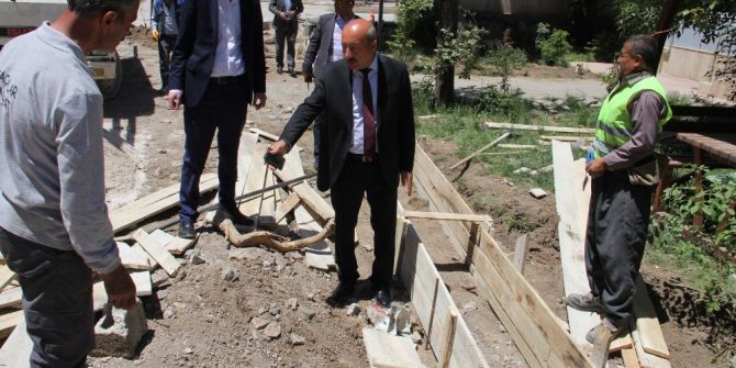 Şerefiye Caddesinde Çalışmalar Devam Ediyor