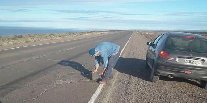 Arjantinli Hemşirden Bozuk Asfaltlara Yama