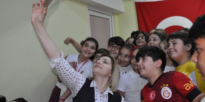 Birsen Ekim Özen Nazilli’de Minik Okurlarına Kitaplarını İmzaladı