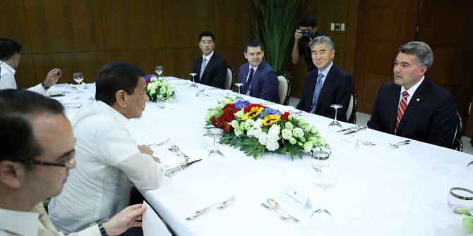 Filipinler Devlet Başkanı, Abd Senatörü İle Görüştü