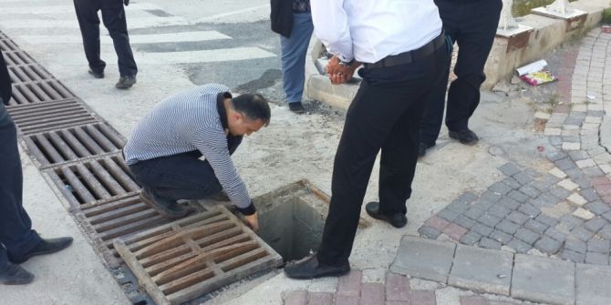 Mazgala Düşürdüğü Anahtarı Almaya Çalışırken Aracın Altında Kaldı