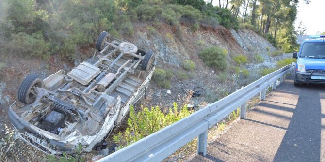 Otostopla Bindikleri Kamyonet Takla Atan 2 Öğrenci Yaralandı