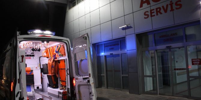 Bacağına Demir Tel Saplanan Genci İtfaiye Kurtardı