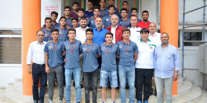 Alanya U16 Takımına Çavuşoğlu’dan Altın Ödülü