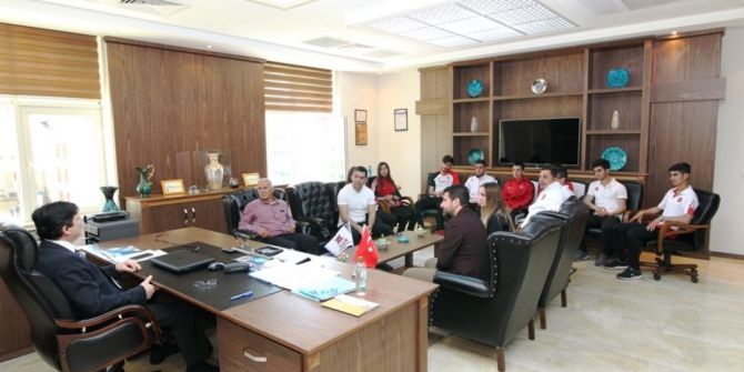 Milli Sporculardan Rektör Yardım’a Ziyaret