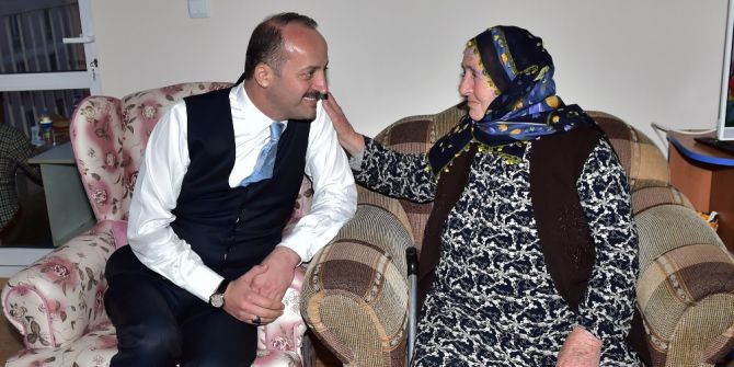 Mamak Belediye Başkanı Akgül, Aslı Ninenin Evine Konuk Oldu