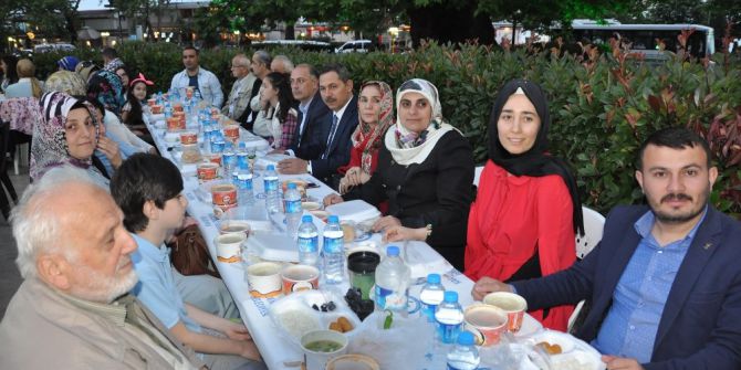 Başkan Uysal Gençlerle İftarda Bir Araya Geldi