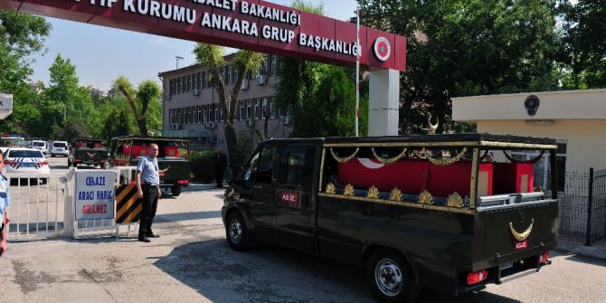 Şırnak’ta Şehit Olan 6 Asker Kimlik Tespiti İçin Ankara Adli Tıp Kurumuna Getirildi