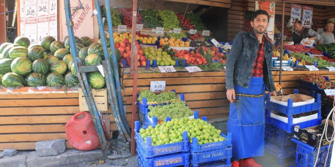 Markete İkince Kez Araç Girdi Tezgahtarlar Ölümden Döndü