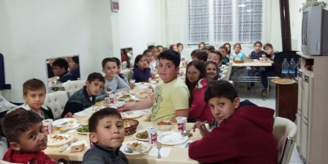 İzci Minikler İftar Yemeğinde Buluştu