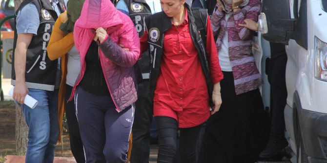 Uyuşturucu Satıcılığından Gözaltına Alındı, "Ana Kraliçeyim" Dedi