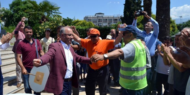 Manisa’da Davullu Zurnalı Toplu Sözleşme Sevinci