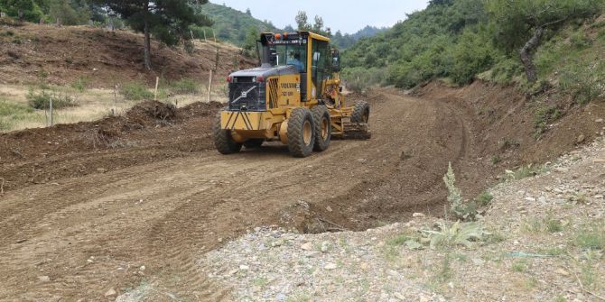 Ekipler Yoğun Yağışın İzlerini Siliyor