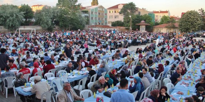 Hacı İbrahim Bodur Anısına Verilen İftar Yemeğine 13 Bin Kişi Katıldı
