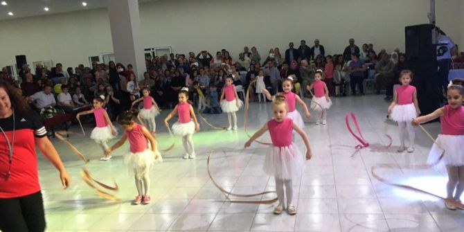 Selendili Çocuklardan Yıl Sonu Gösterisi