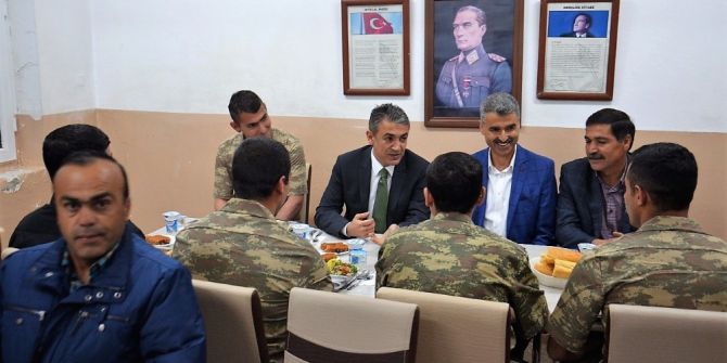 Kaymakam Akkoyun, Asker Ve Güvenlik Korucularıyla İftar Yaptı