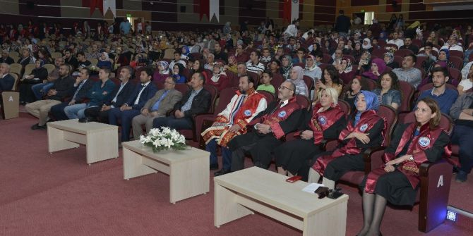 Kmü’de Hemşireler Kep Attı