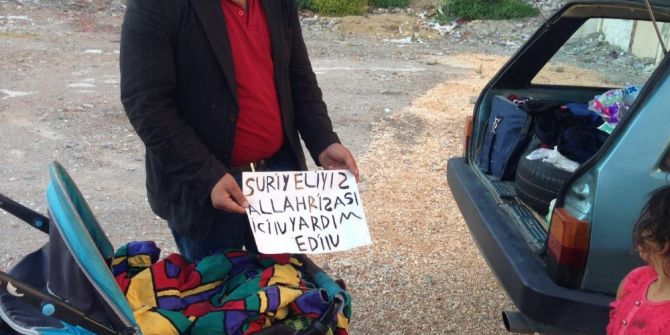 Hem Arabaları Var, Hem De Çocukları Kullanıp Dileniyorlar