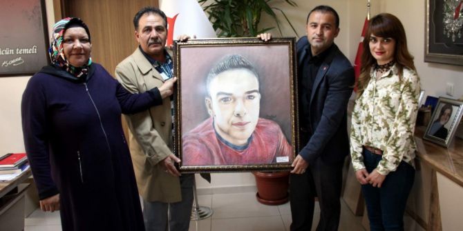 Şehitlerin Tabloları Ailelerine Teslim Edildi