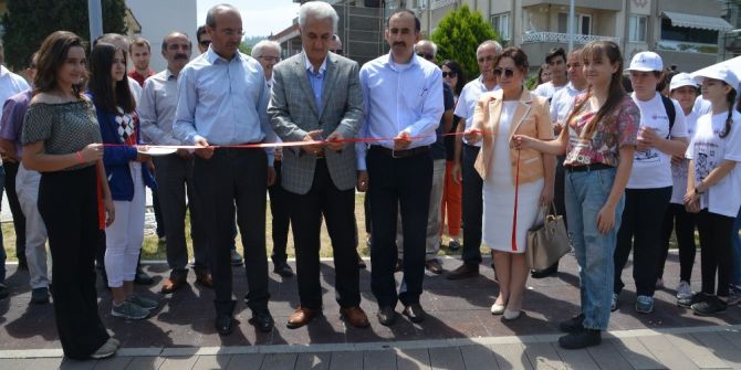 Aliağalı Öğrencilerden Karma Resim Sergisi