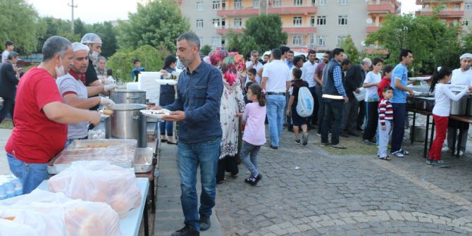 Kayapınar Belediyesi’nden 2 Bin Kişiye İftar Yemeği