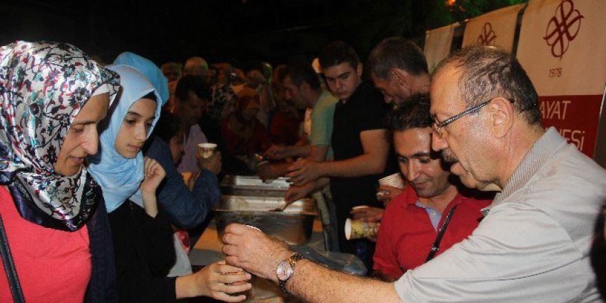 Demokrasi Nöbetçilerine Sıcak Çorba