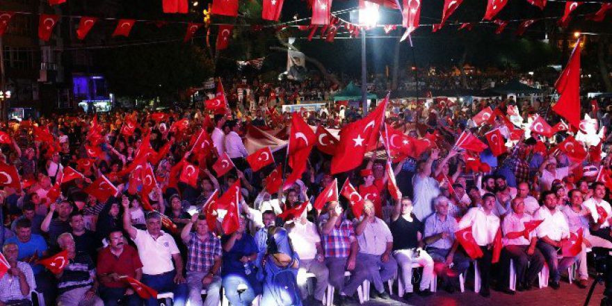 Antalya’da Demokrasi Nöbeti Aralıksız Devam Ediyor
