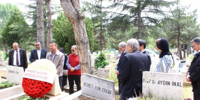 Gazeteci Mevlüt Işık Mezarı Başında Anıldı