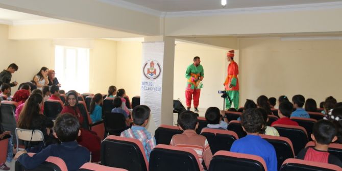 Bitlis’te “Hacivat-karagöz” Oyunu