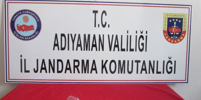 Şüpheli Şahısların Üzerinde Esrar Maddesi Ele Geçirildi