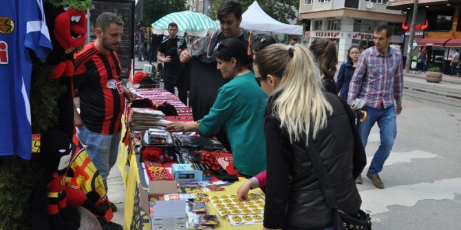 Final Maçı Öncesi Taraftardan Eskişehirspor Ürünlerine Yoğun İlgi