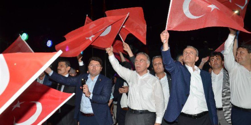 Bartın’da Demokrasi Nöbeti Aralıksız Sürüyor