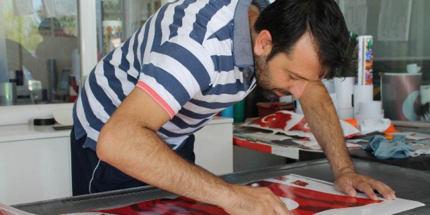 15 Temmuz Darbe Girişiminin Ardından Vatandaşlar Reklamcılara Akın Etti