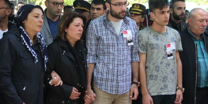 Babalarını El Ele Uğurladılar